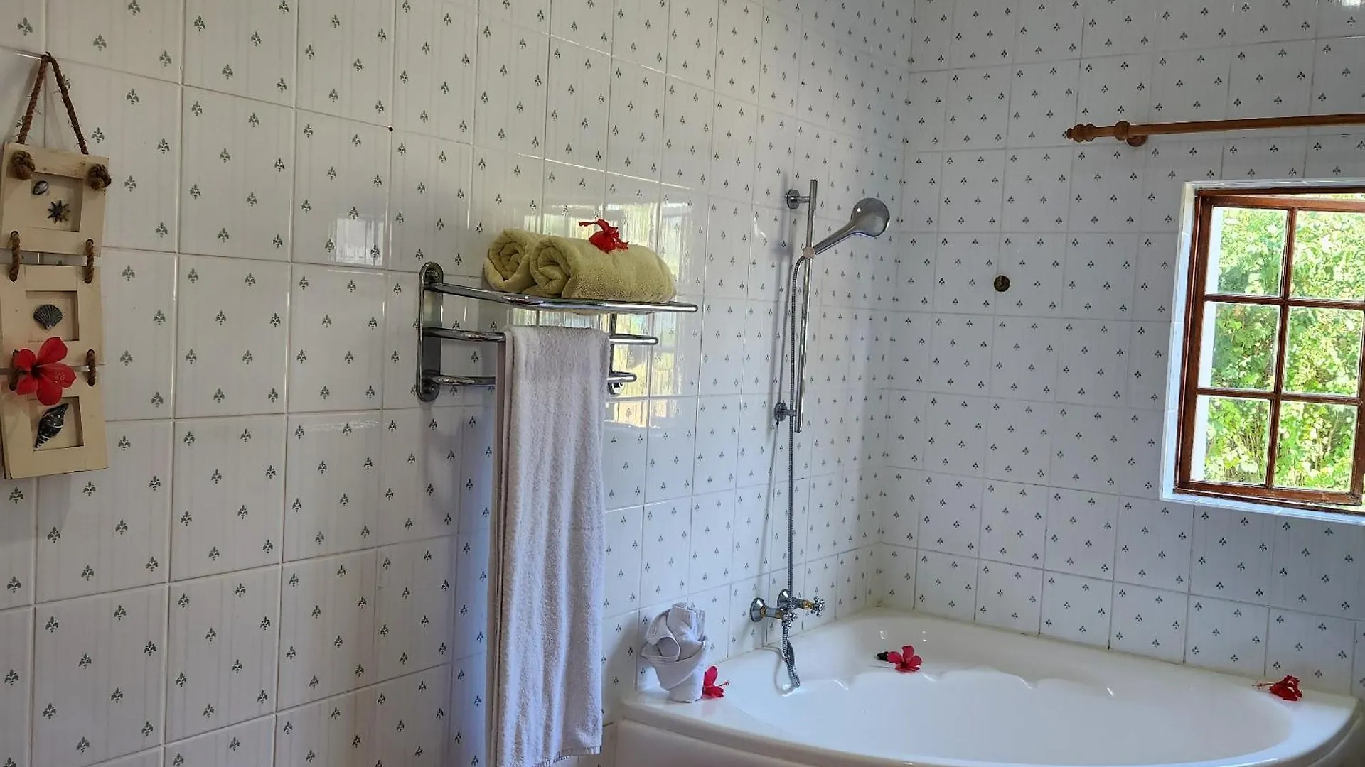 L'Habitation Cerf Island Hotel